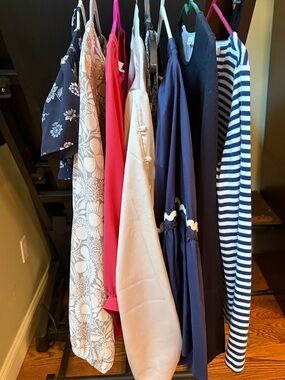 Lot of 9 XS/2 women Vineyard Vines, Loft, ETC
